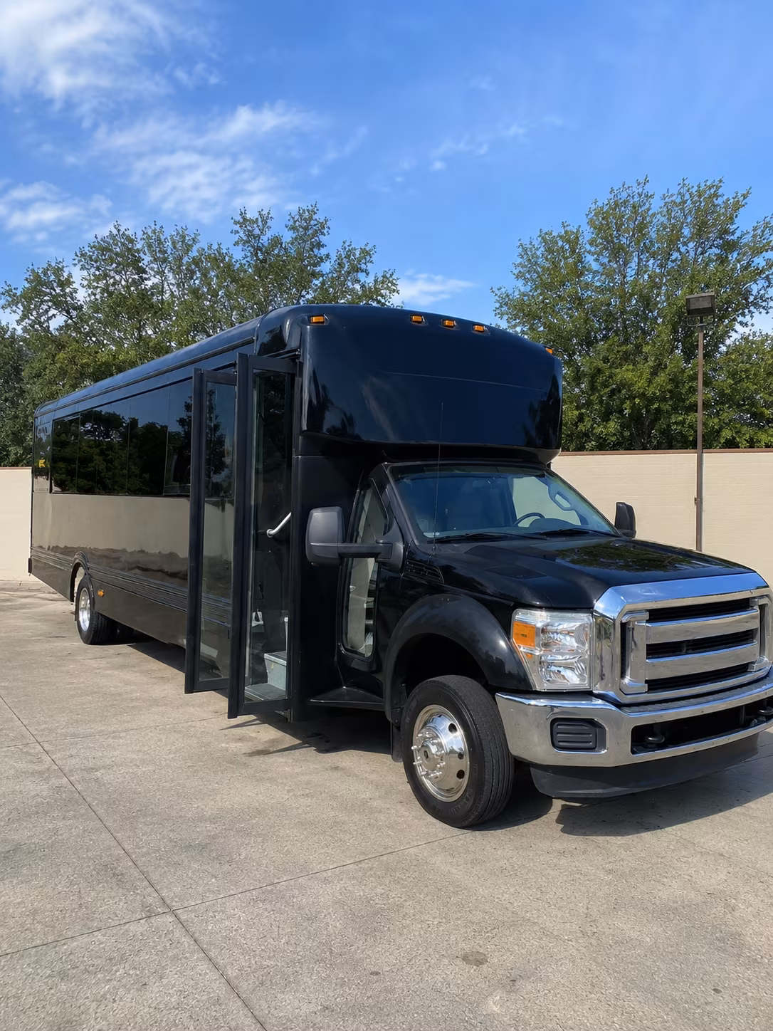 corona 20 passenger party bus
