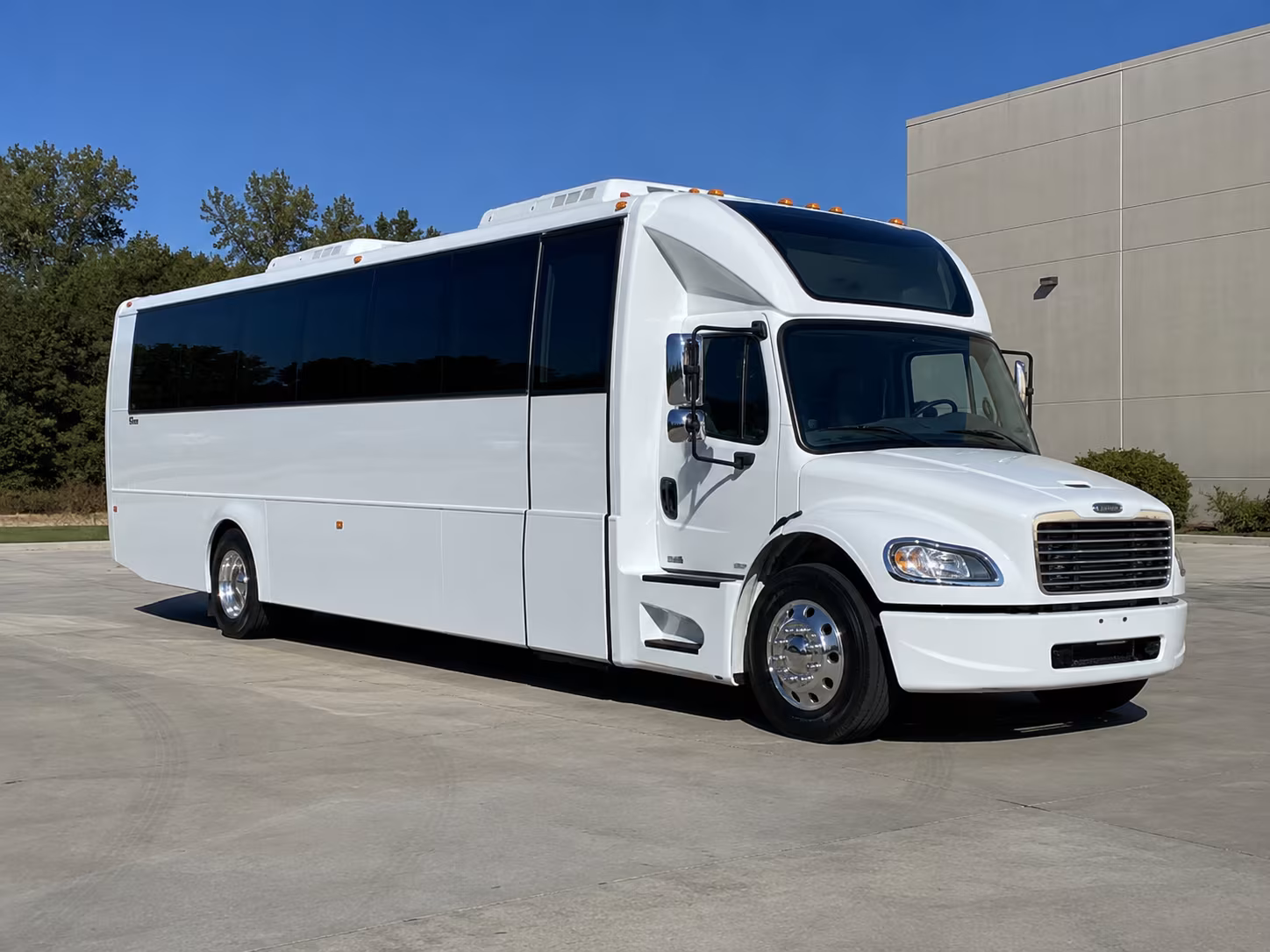 corona 28 passenger party bus